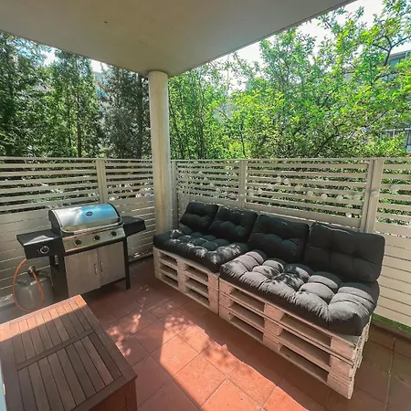 Daire Lovely 1-bedroom With Patio And Sauna