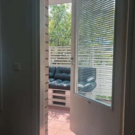 Lejlighed Lovely 1-bedroom With Patio And Sauna *